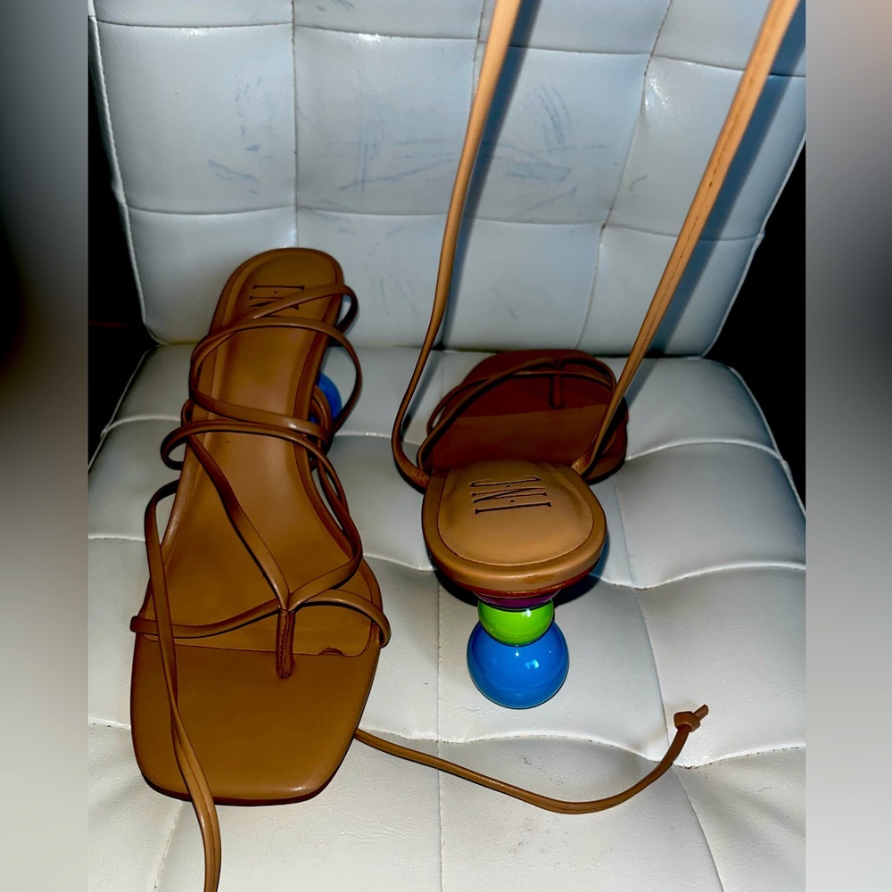 INH Strap ankle strapped sandal